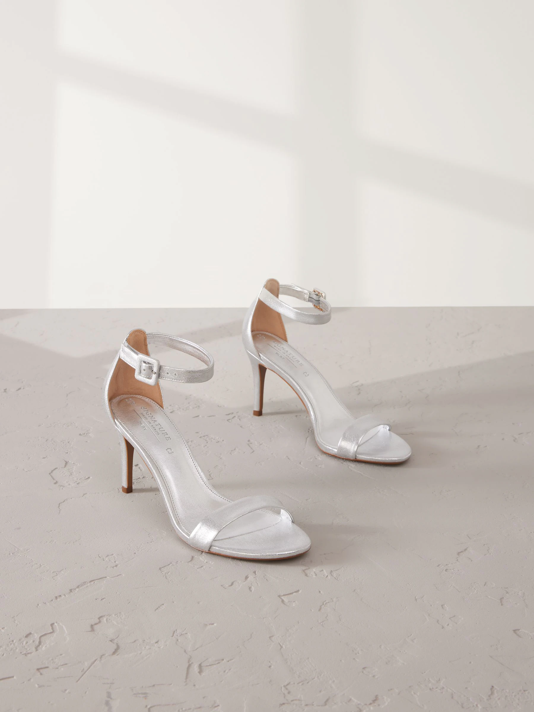 Zilver - Signature halfhoge leren sandalen met ronde neus en gespdetail