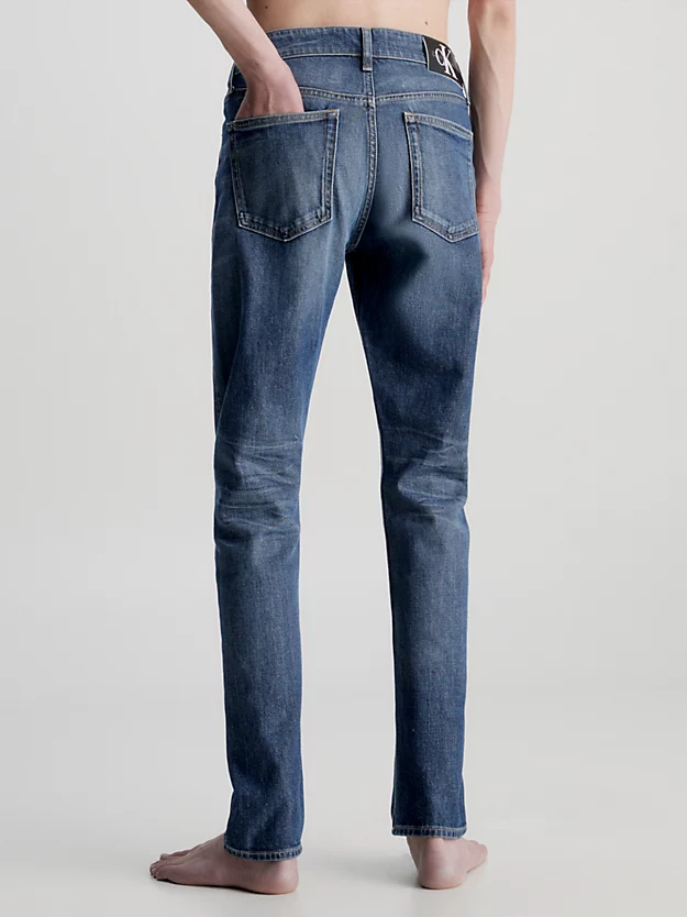 Calça jeans slim fit afunilada