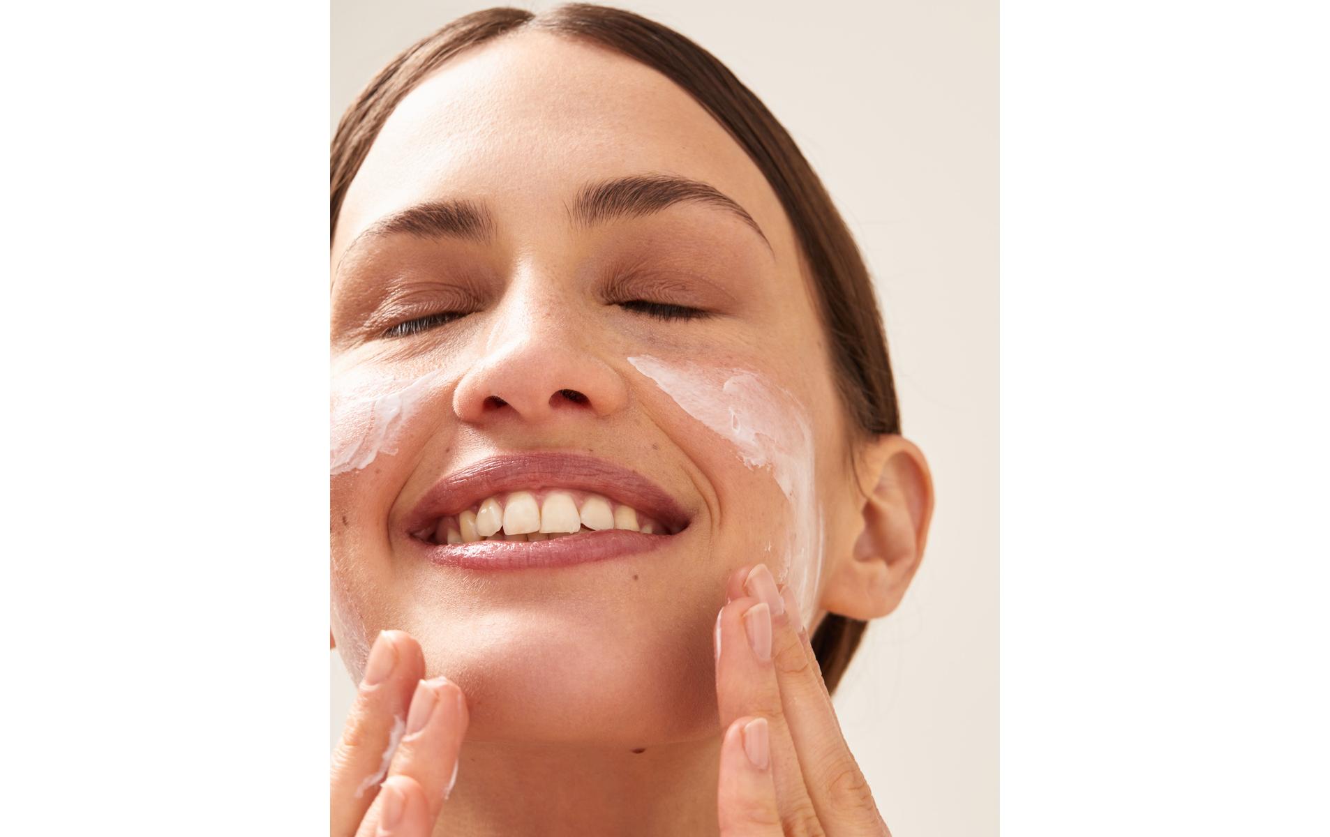 Gesichtscrème Essentials 50 mlFeuchtigkeitsspendende und reichhaltige Tagescreme