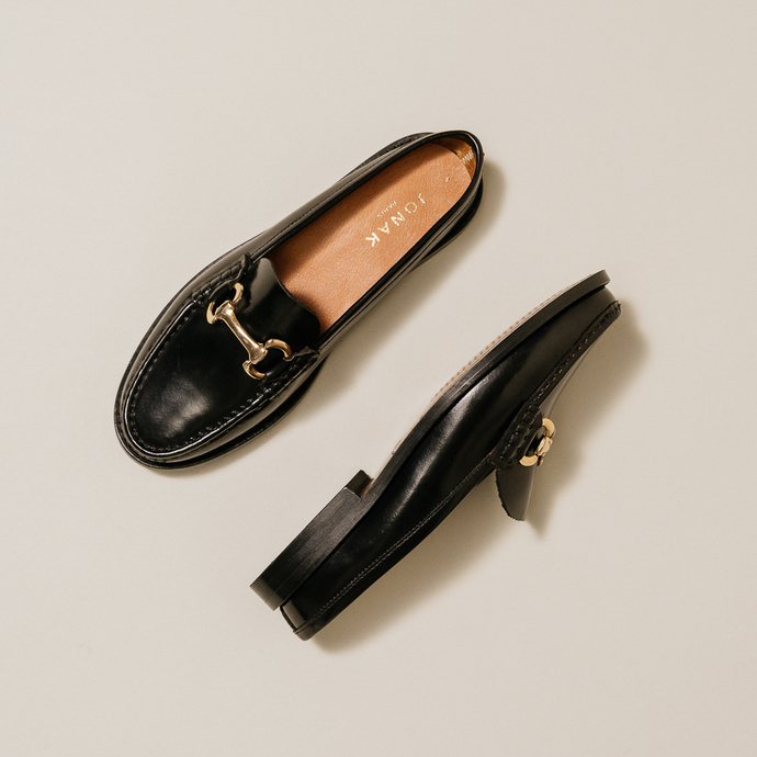 Mocassins à mors dorés  en cuir glacé noir