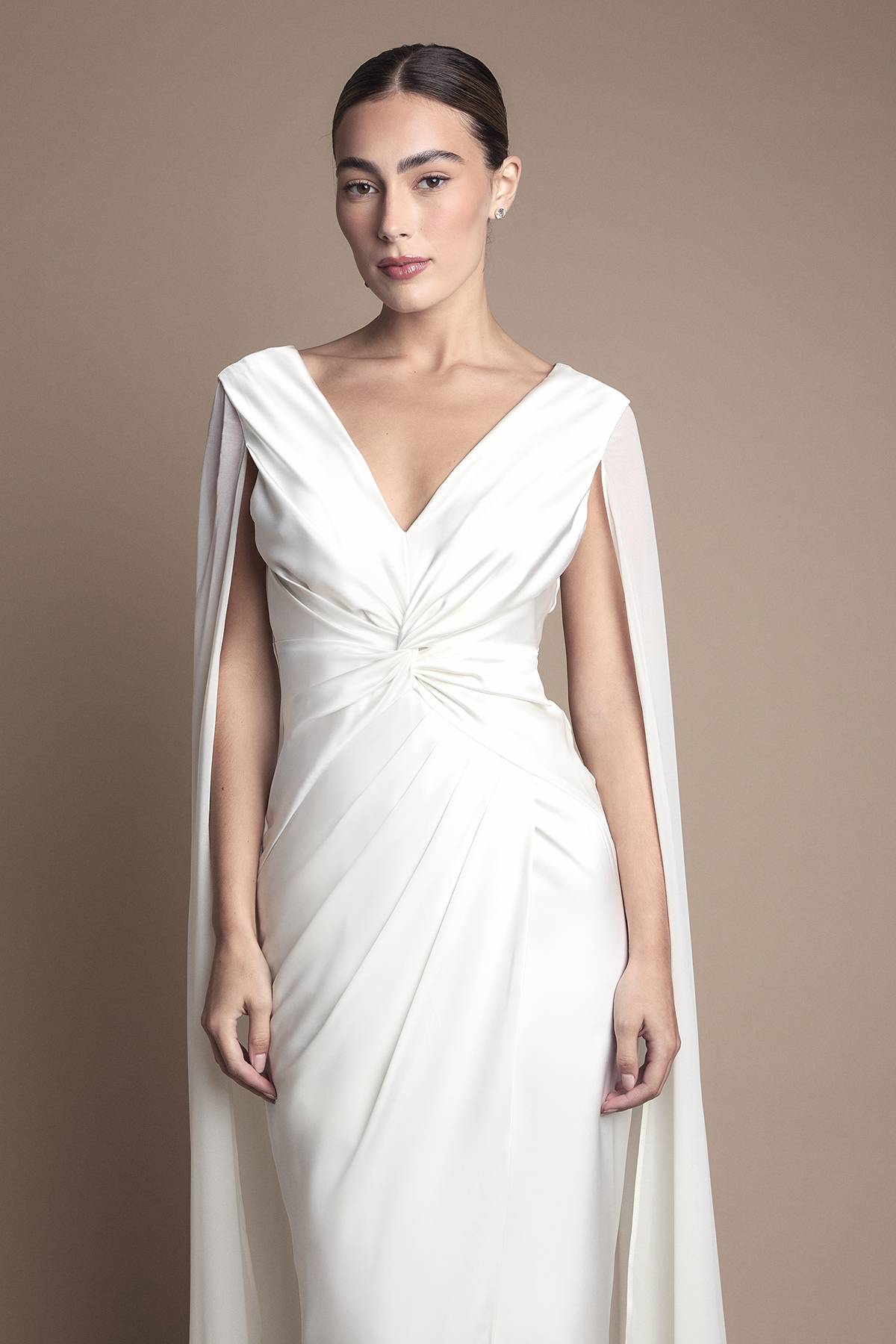 Coast Robe de Mariée Longue en Satin à Manches Cape