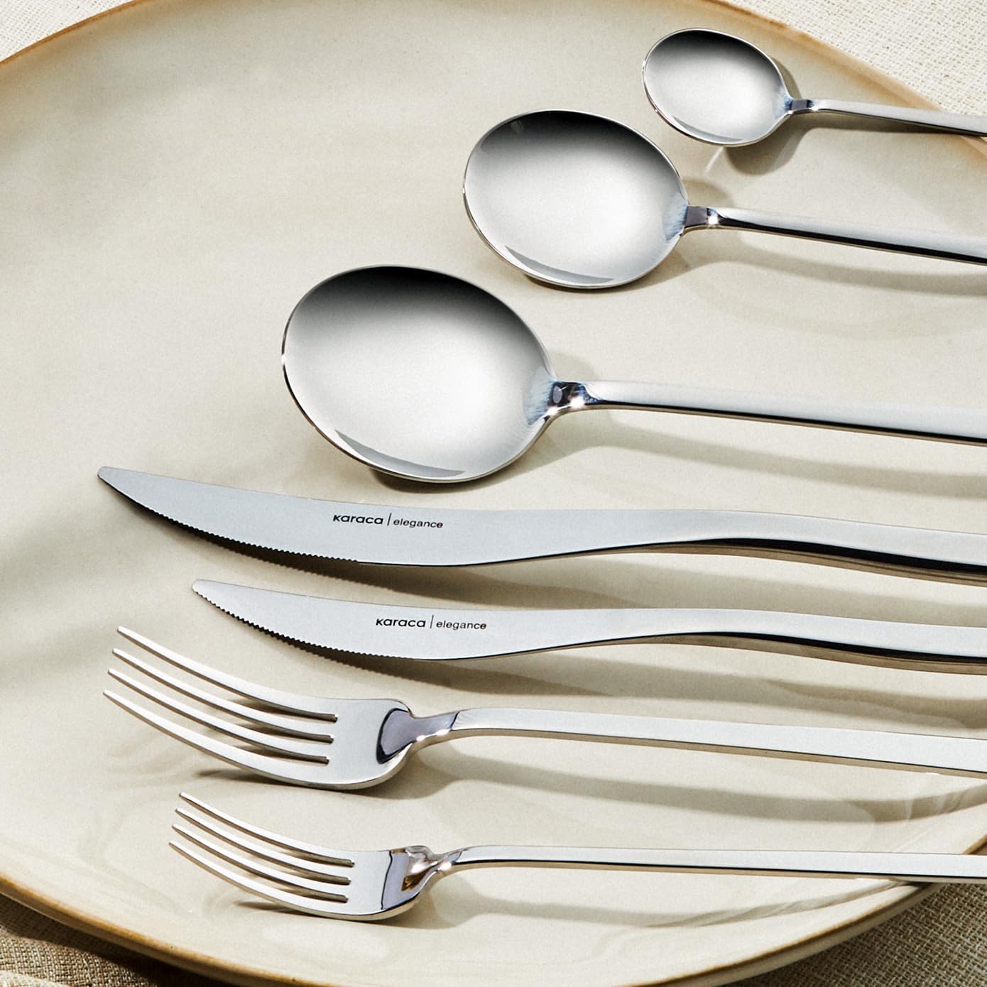 Karaca Amour 84 Teiliges Elegance Besteck Set mit Box für 12 Personen, Stahl, 12 Stück Menügabeln, 12 Esslöffel, 12 Tafelmesser,12 Dessertgabeln, 12 Dessertlöffel
