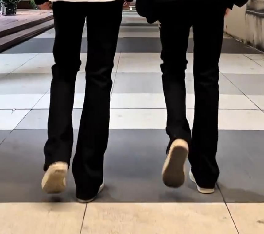 Kimeya - Matching Mid Rise Plain Flared Jeans voor koppels