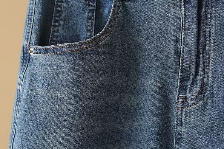 Krezol - Plus Size Applique Cropped Tapered Jeans
