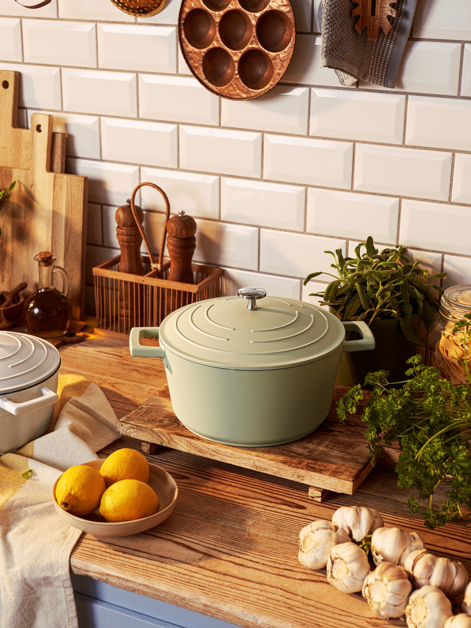 Gryde med låg 4L | Støbt aluminium/bund af rustfrit stål. 4 l. | Milky Green | MASTERCLASS