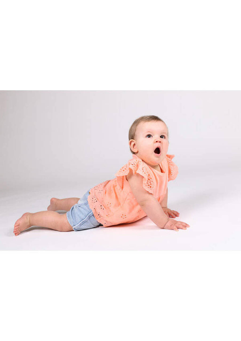 BESS baby T-shirt met ruches met broderie zalm