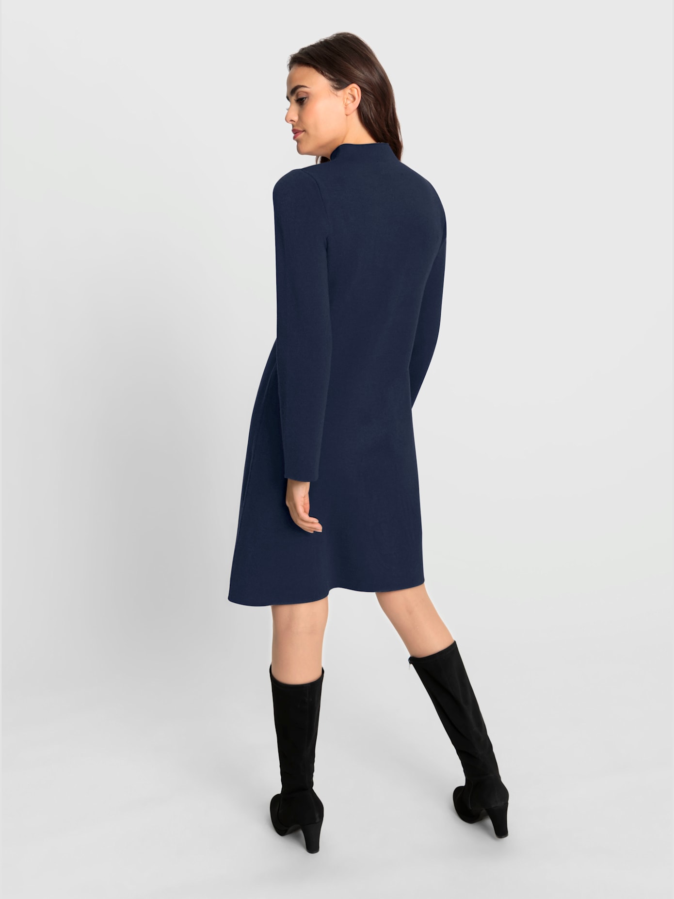 Robe en tricot col corolle