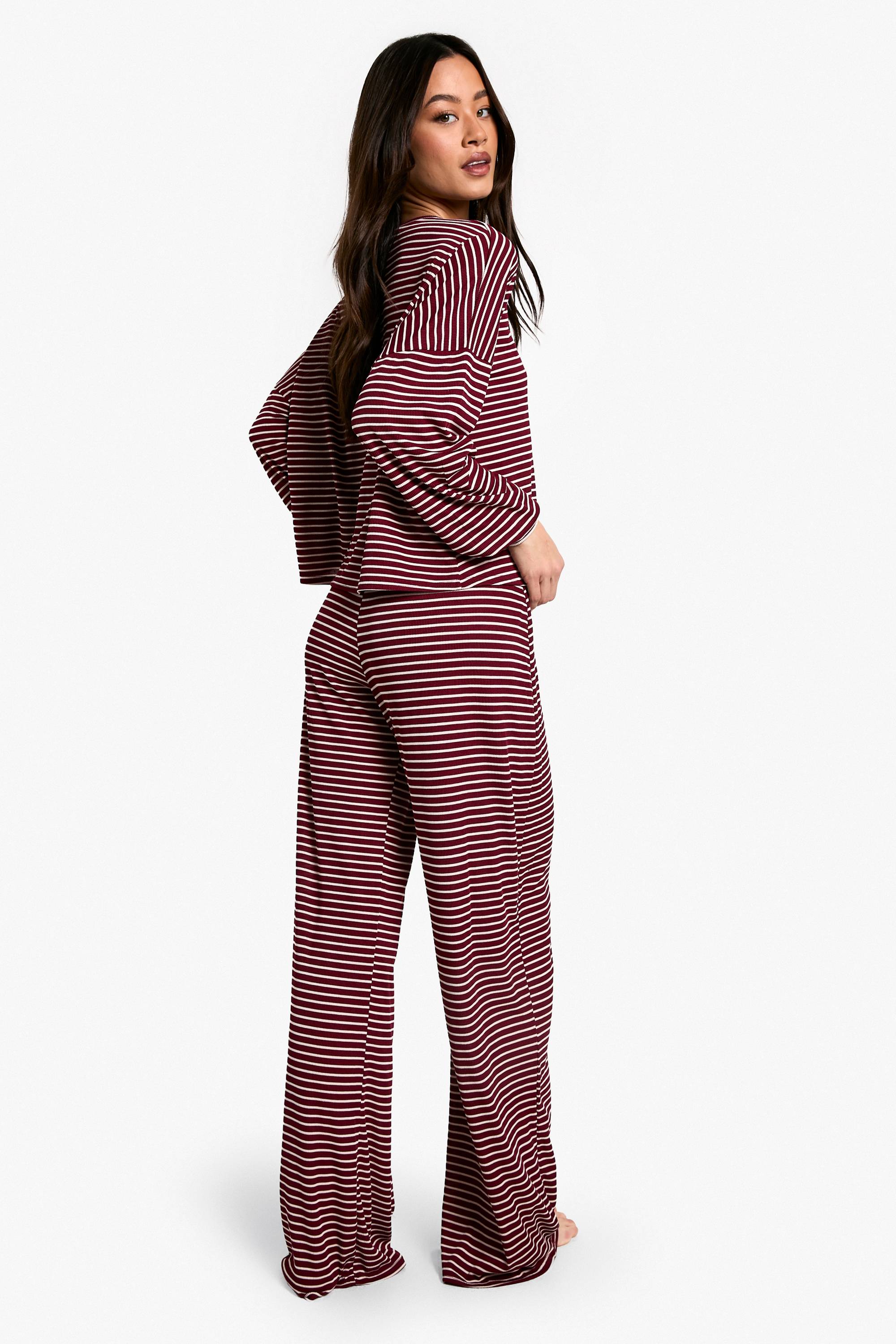 boohoo Ensemble De Pyjama Grande Taille Haut À Manches Longues Rayé Et Pantalon