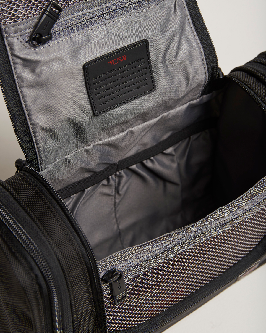 TUMI Alpha Hanging Travel Kit Black
