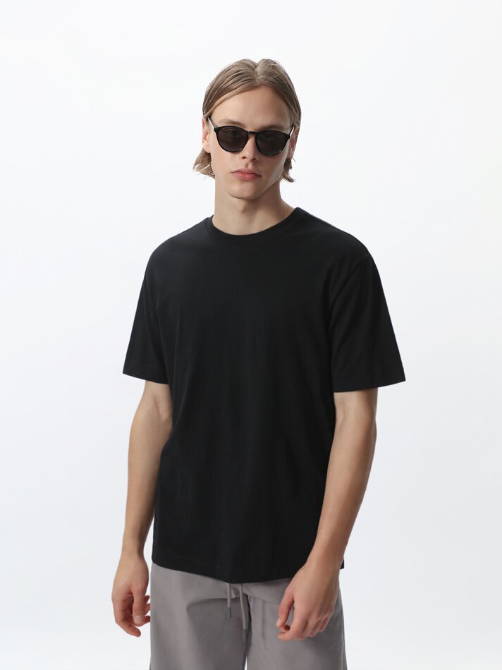 Camiseta Premium Relaxada - Preta