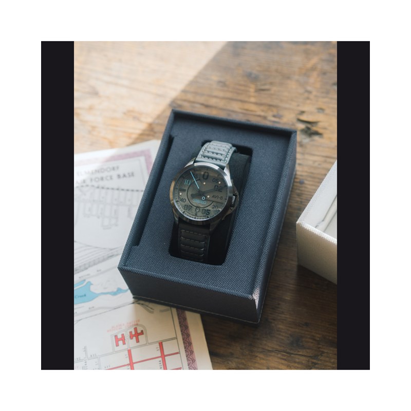 Montre homme automatique japonais AVI-8 - Bracelet cuir - 3 aiguilles avec date