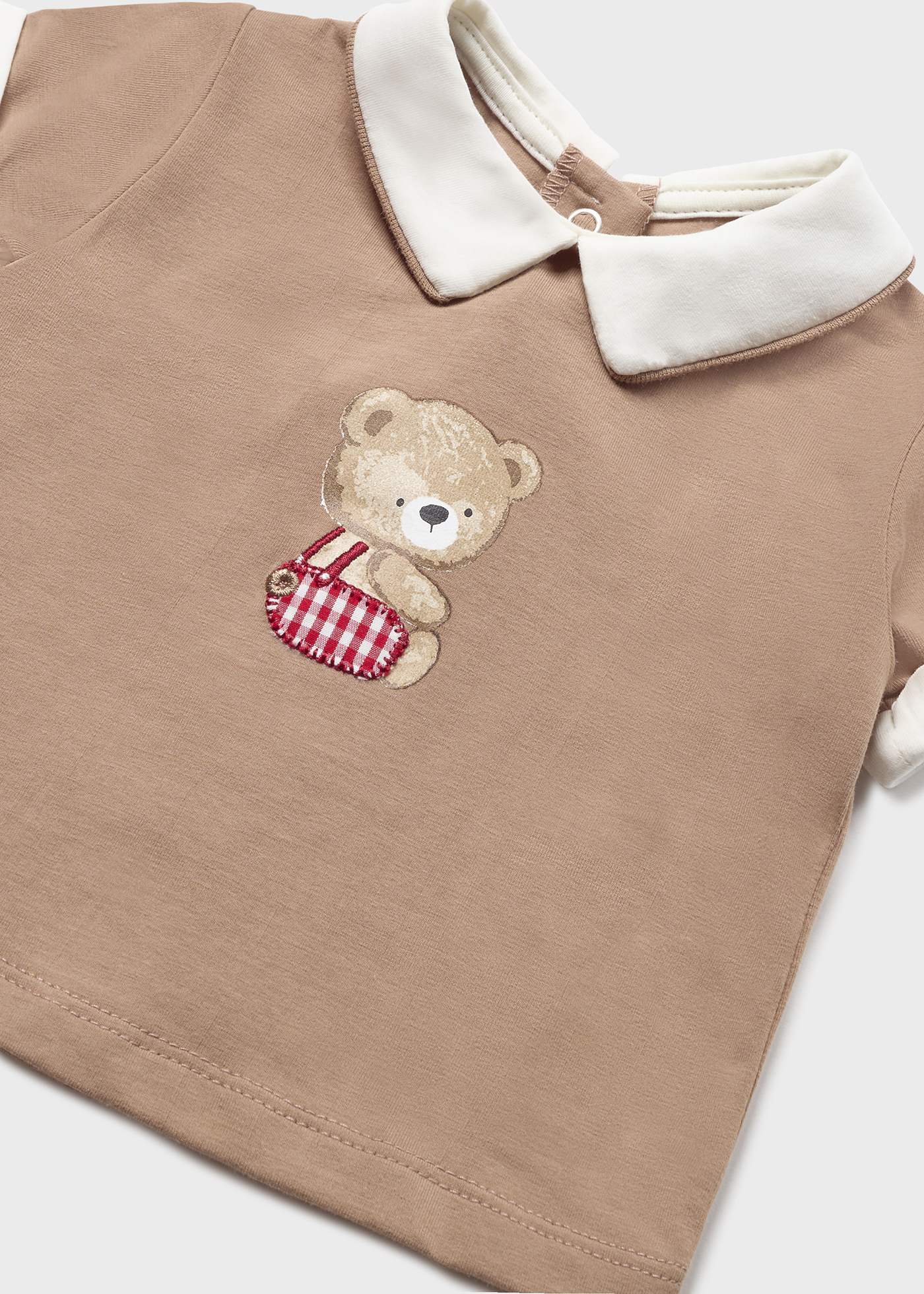 Conjunto de 4 peças em algodão sustentável para recém-nascidos.