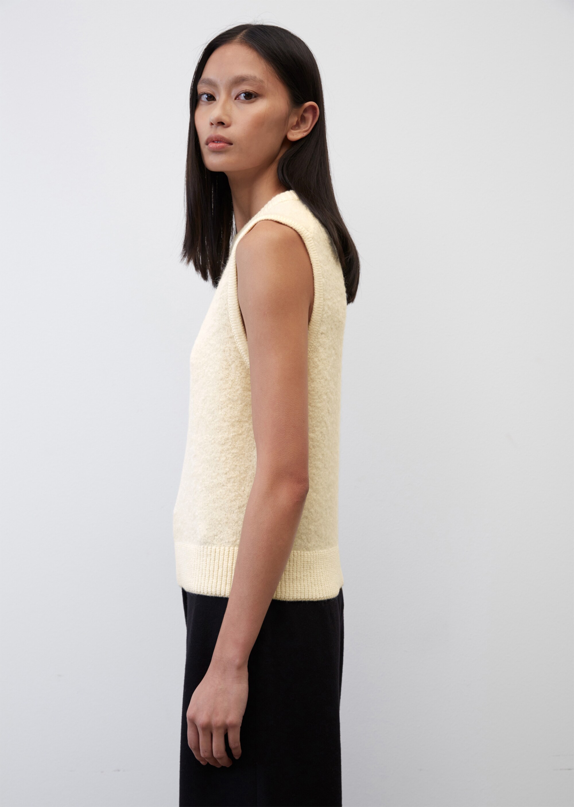 Bouclé-Pullunder cropped aus Schurwolle-Alpakawolle-Mix