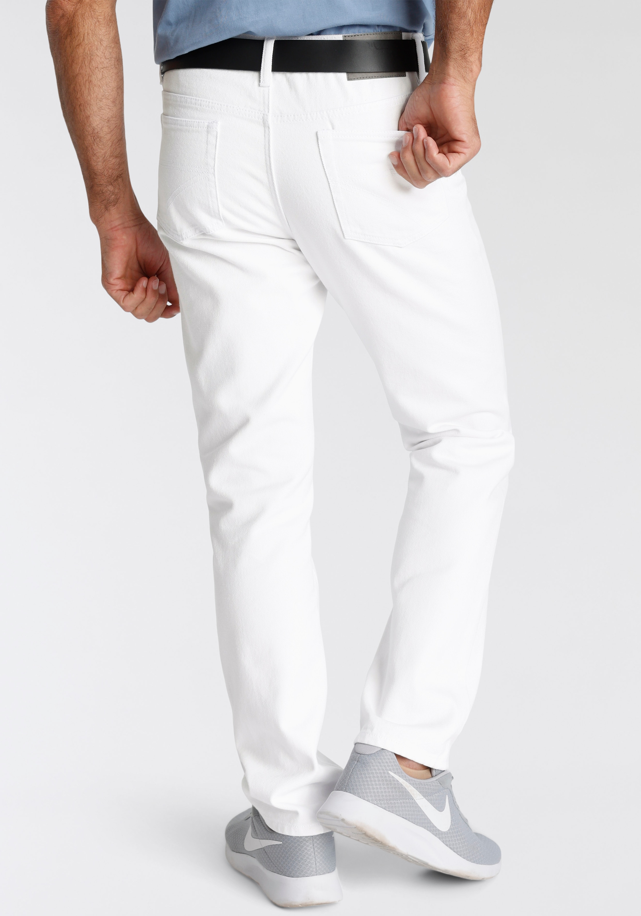 Arizona Regular-fit-Jeans »James« Regular Fit,  gerades Bein,  normale Leibhöhe,