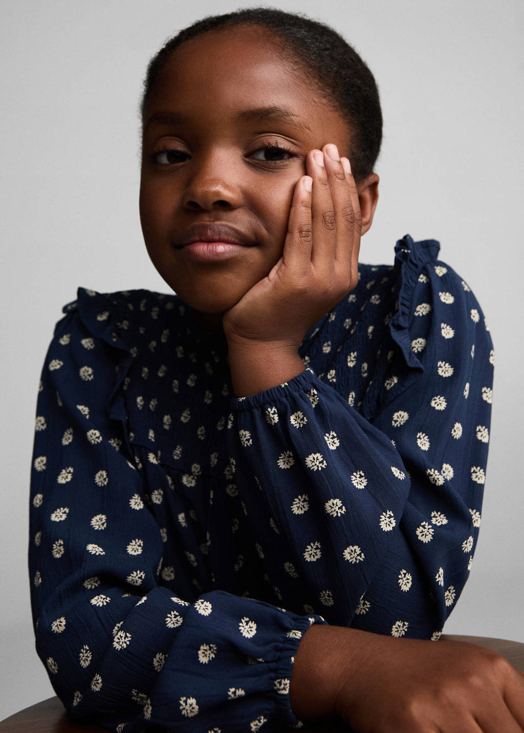 Mango Kids A-lijn jurk met all over print en ruches donkerblauw/beige