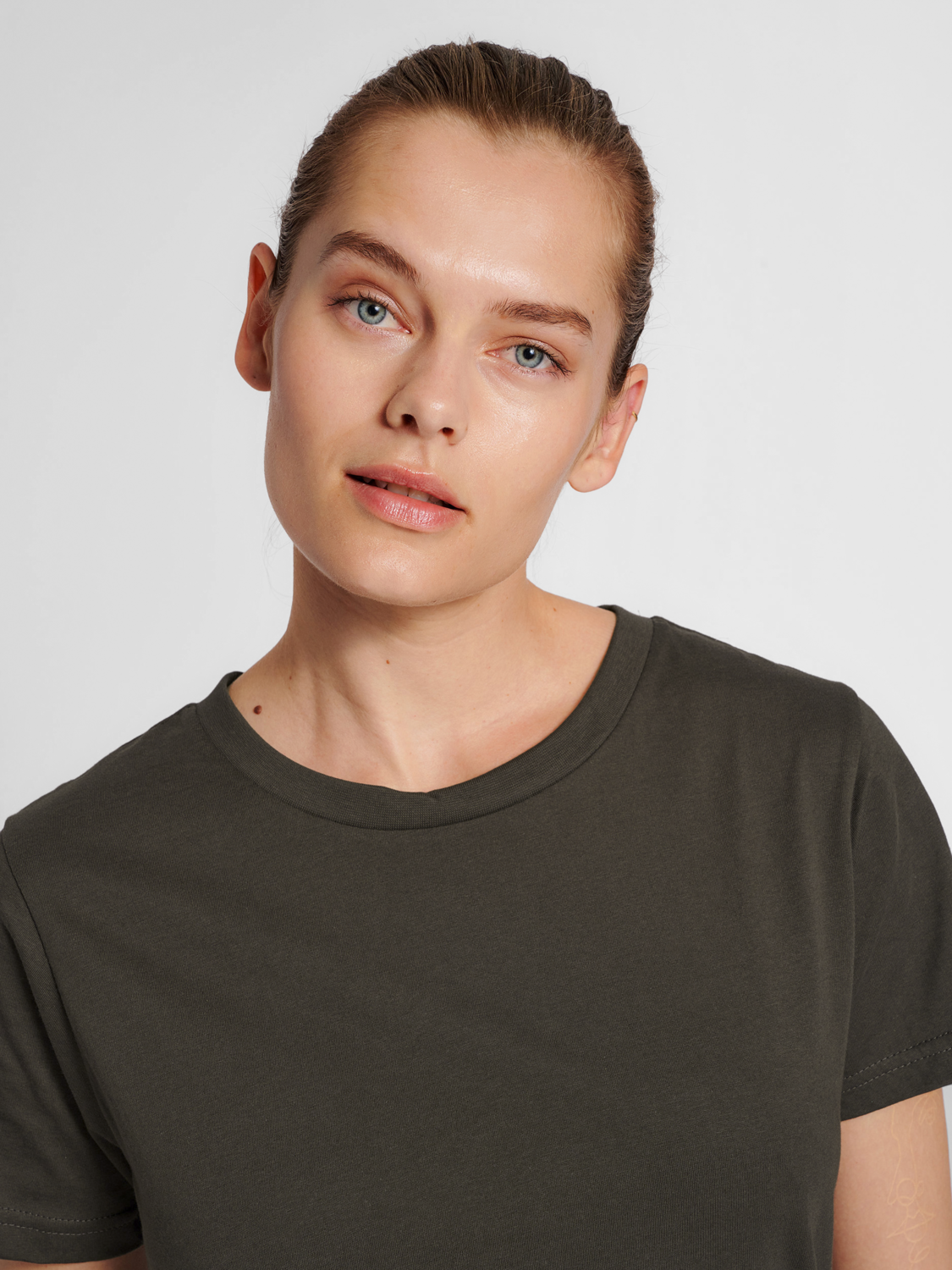 hmlRED BASIC T-SHIRT S/S WOMAN