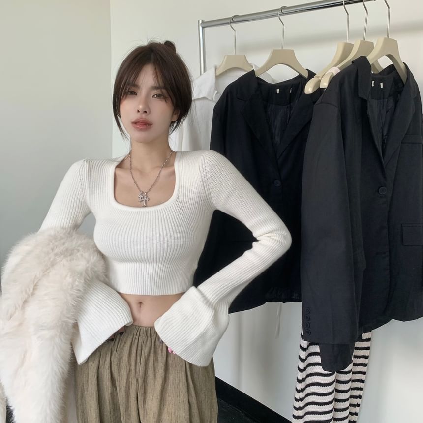 Ukiyo - Lange mouwen, vierkante hals, effen geribbelde crop top