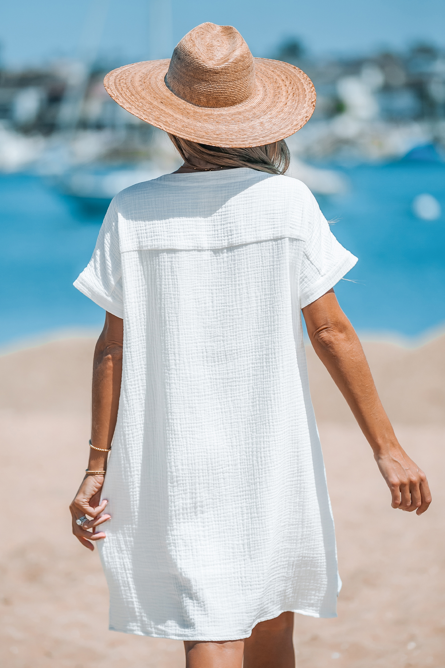 Robe en pur coton à boutons sur le devant en dentelle