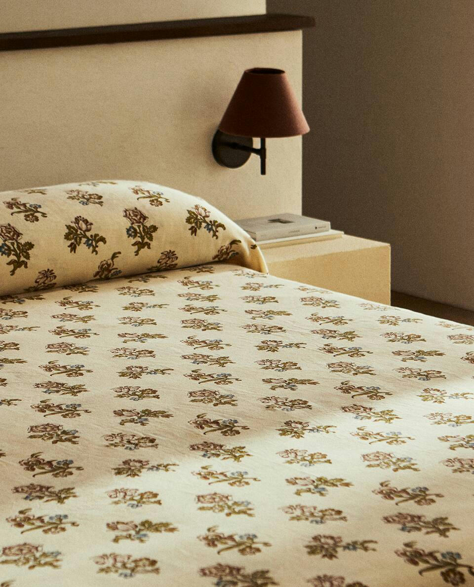 CAPA DE EDREDOM COM ESTAMPA FLORAL