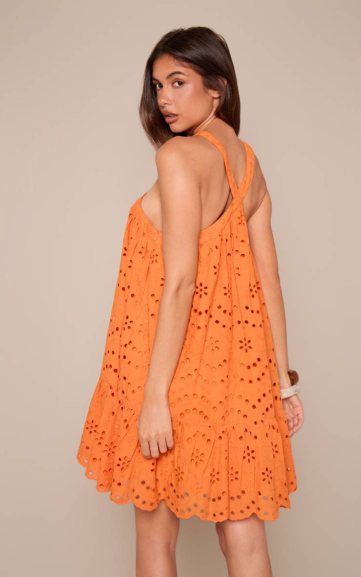 Orange Robe Bouffante À Encolure Américaine Avec Broderie Anglaise