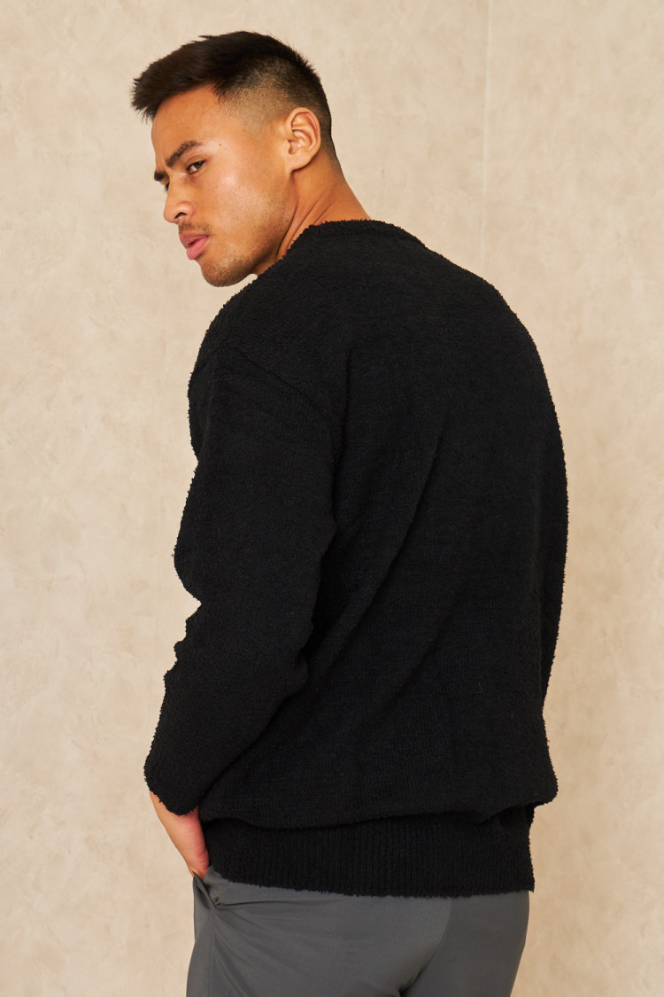 Pull noir effet duveteux