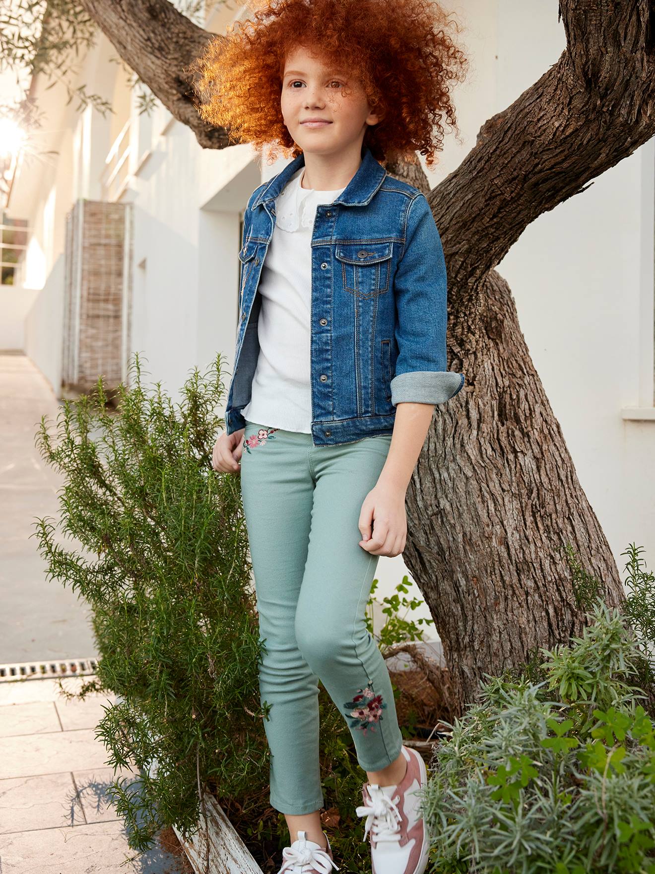 Calças legging bordadas MorphologiK para meninas, com modelagem justa e estilo maquiagem rosa.