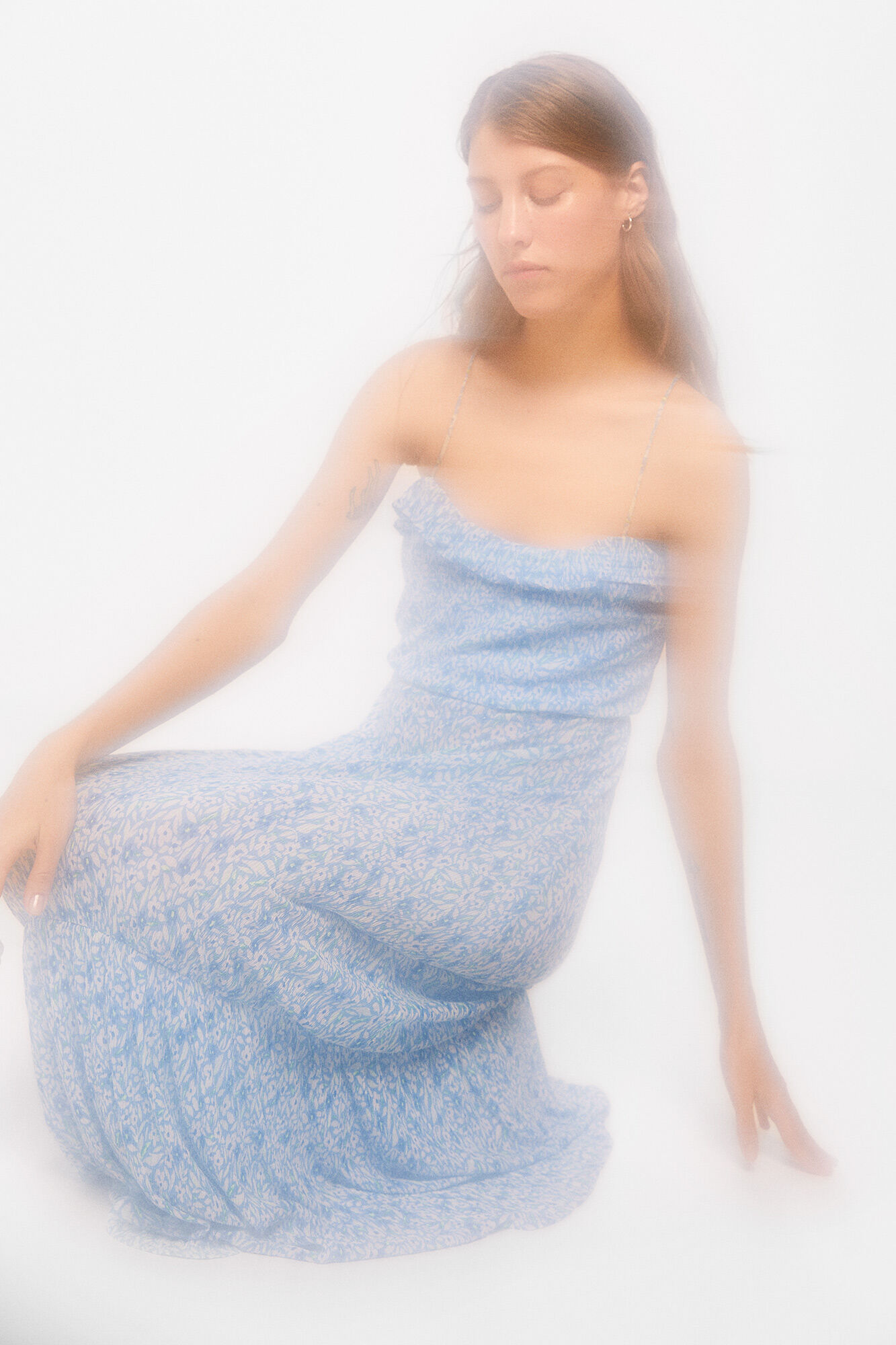 Vestido midi com detalhe de fantasia nas costas - Azul médio