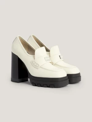 Mocassins de couro com salto bloco