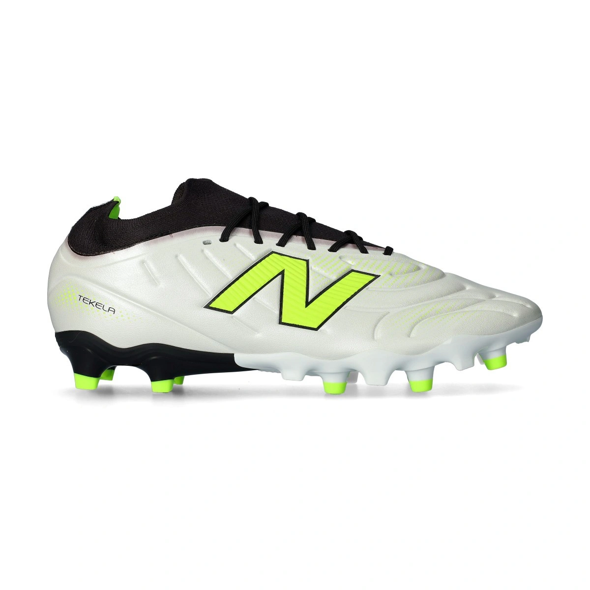 Chuteira New Balance Tekela Team Low Laced FG V5