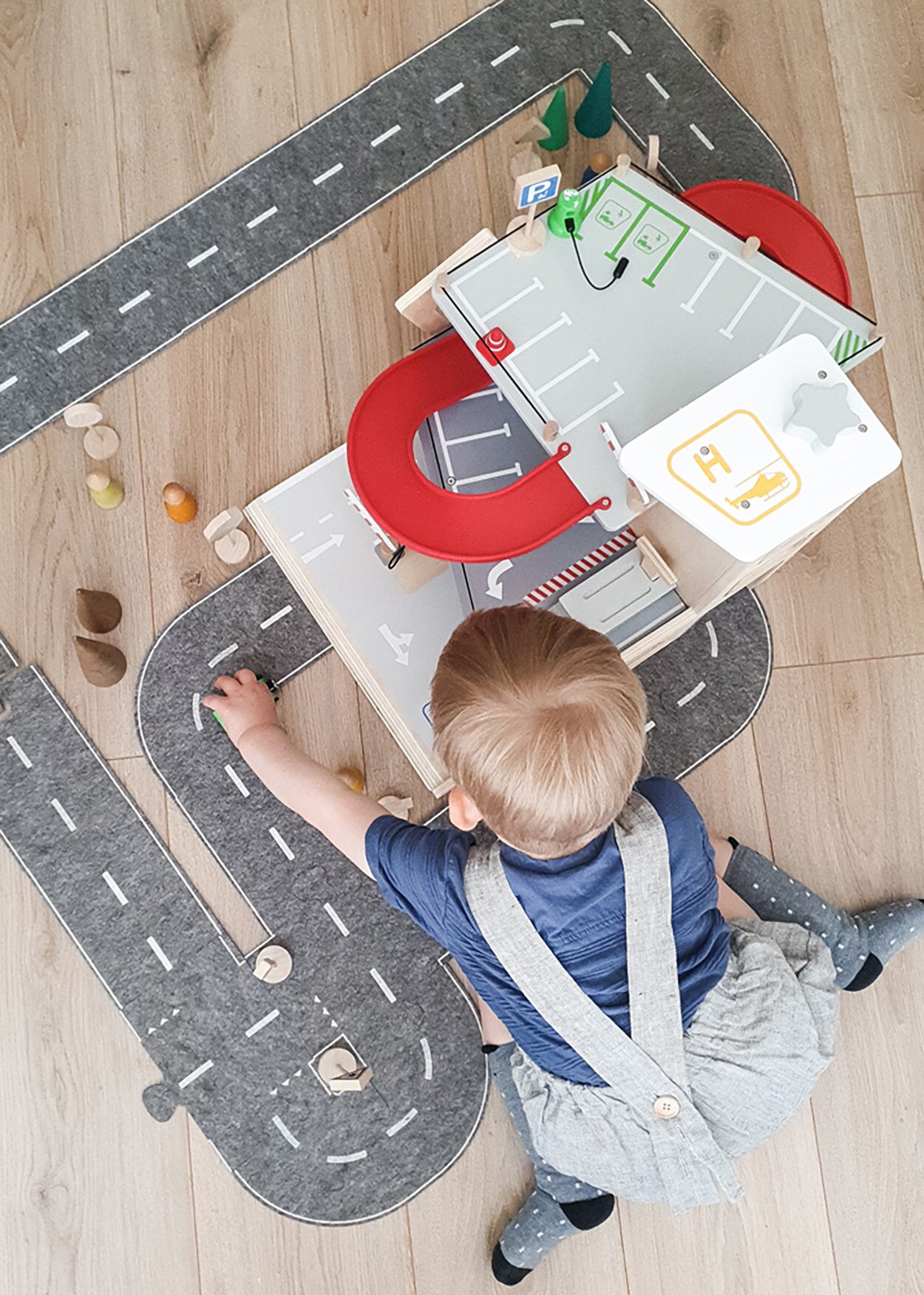 Smallfoot Parkhaus Premium braun Spiel-Parkhaus