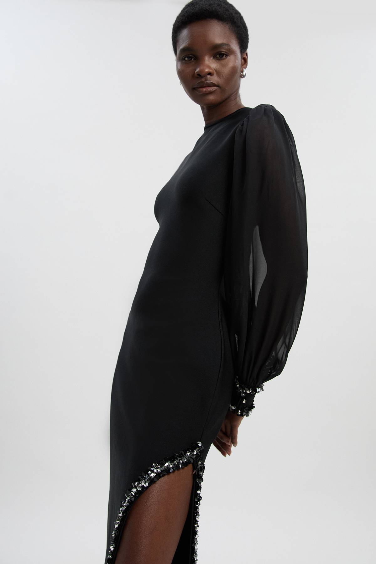 KarenMillen Robe Midi Petite Ajustée avec Manches en Mousseline et Détails Brodés
