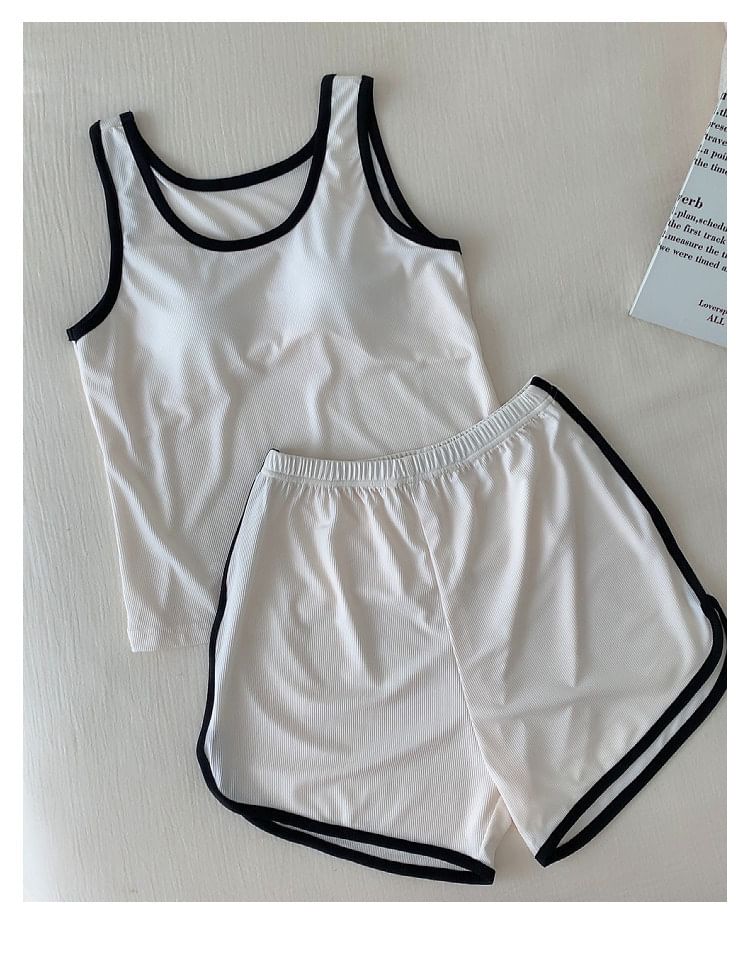 Gecko - Pyjamaset: tanktop met ronde hals en contrasterende rand, gewatteerd + shorts