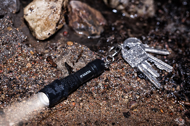 Lampe torche porte-clé indestructible Varta 12 lumens