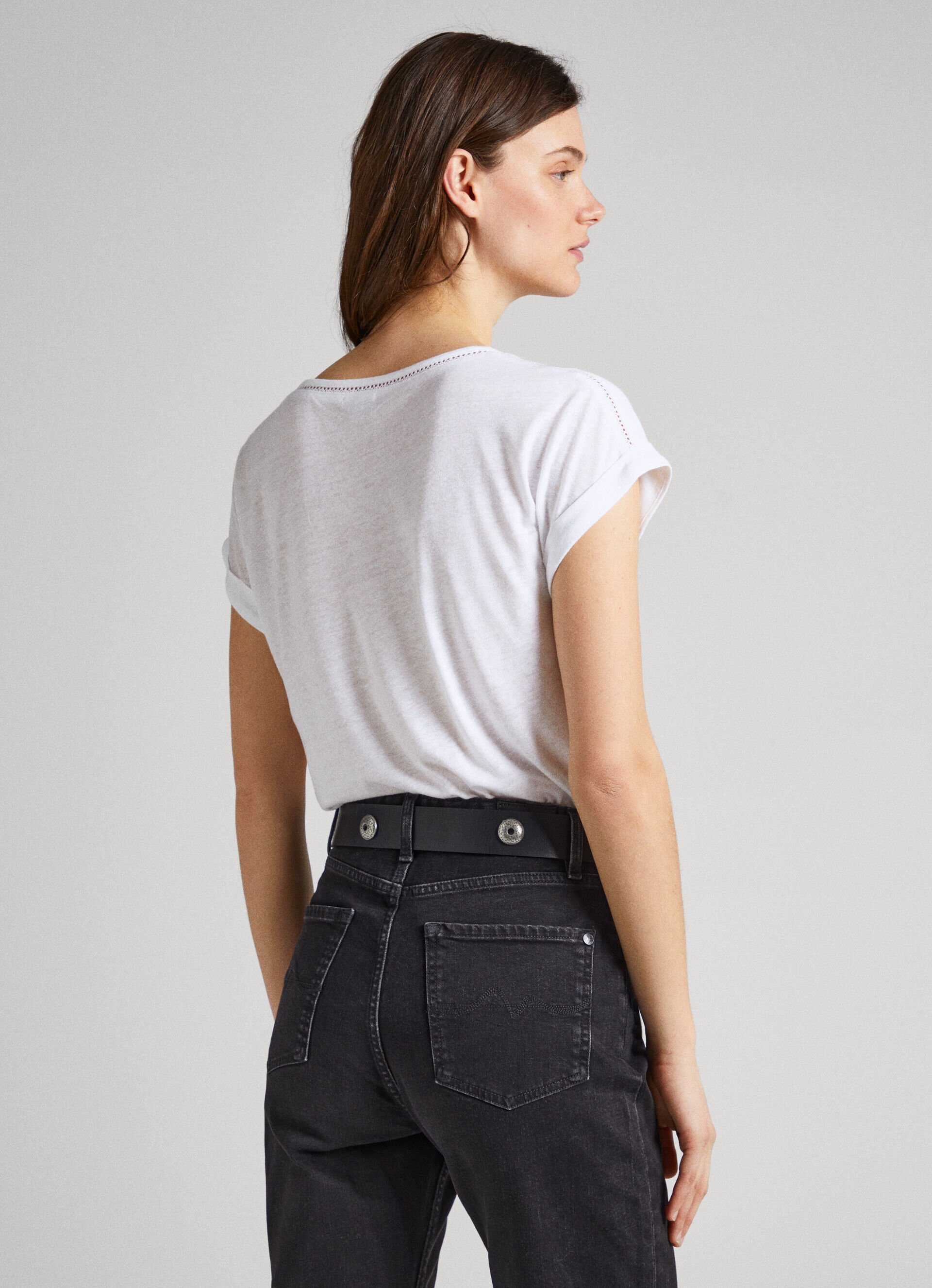 Camiseta com detalhe de renda - branca