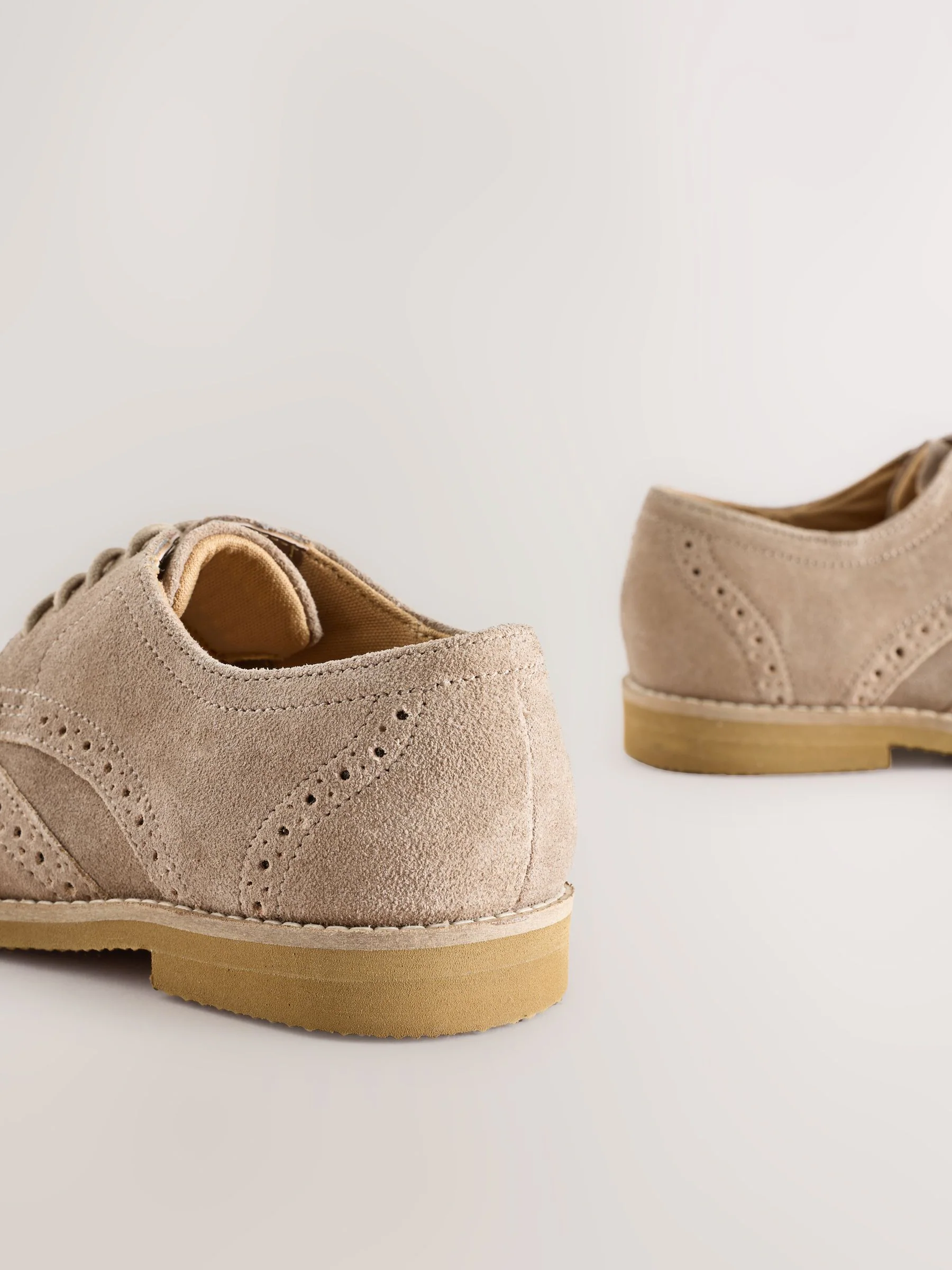 Neutraal - Modieuze brogues van leer