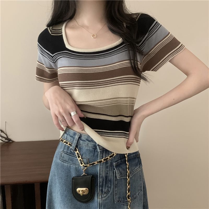 Sisyphi - Gestreepte crop top met korte mouwen en vierkante hals
