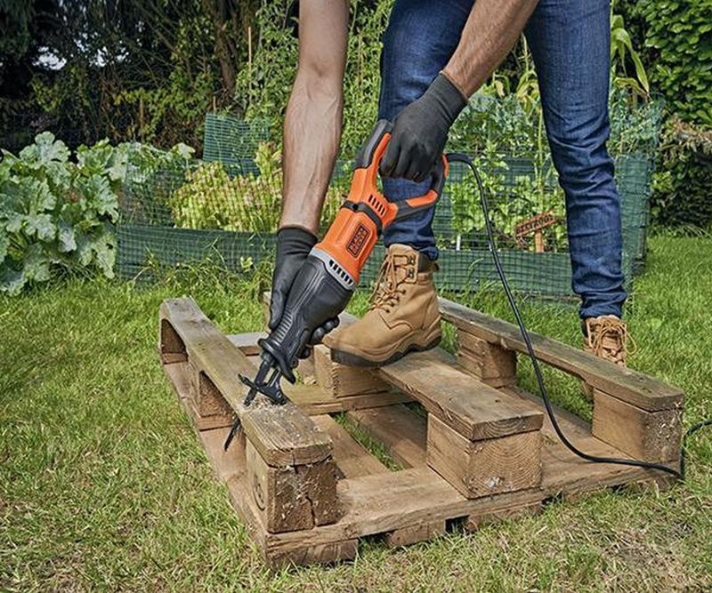 BLACK+DECKER 750W Reciprozaag - Krachtig - Ergonomisch Design - Variabele Snelheid