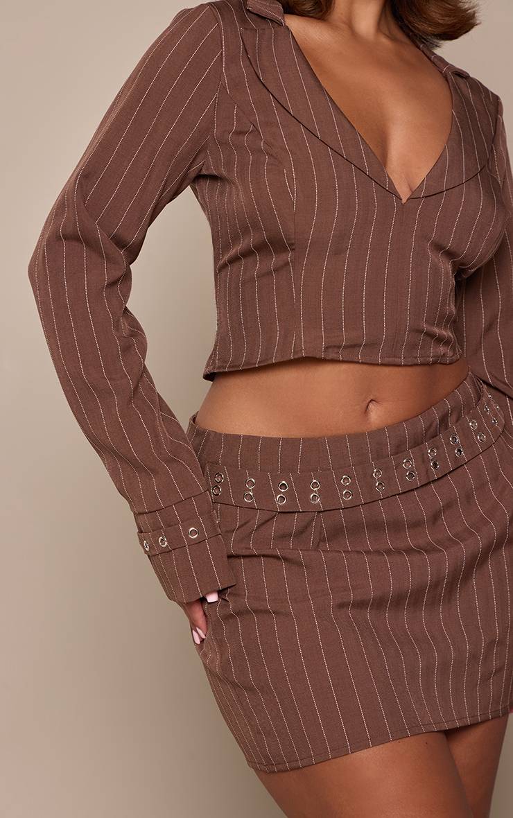 Chocolat Jupe Mini Co-ord Ajustée À Rayures Fines Avec Détail Ceinture