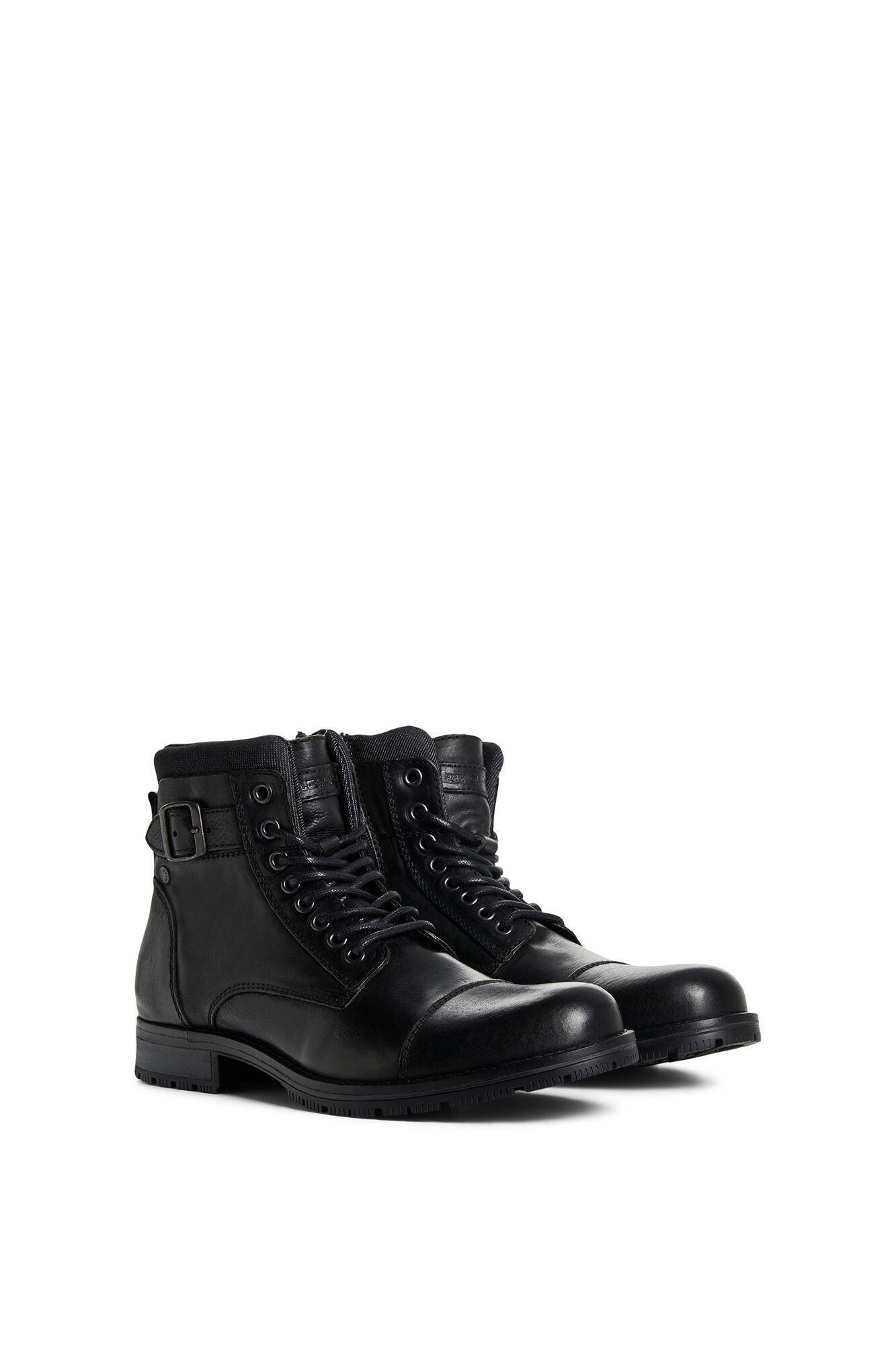 Botas com fivela - pretas