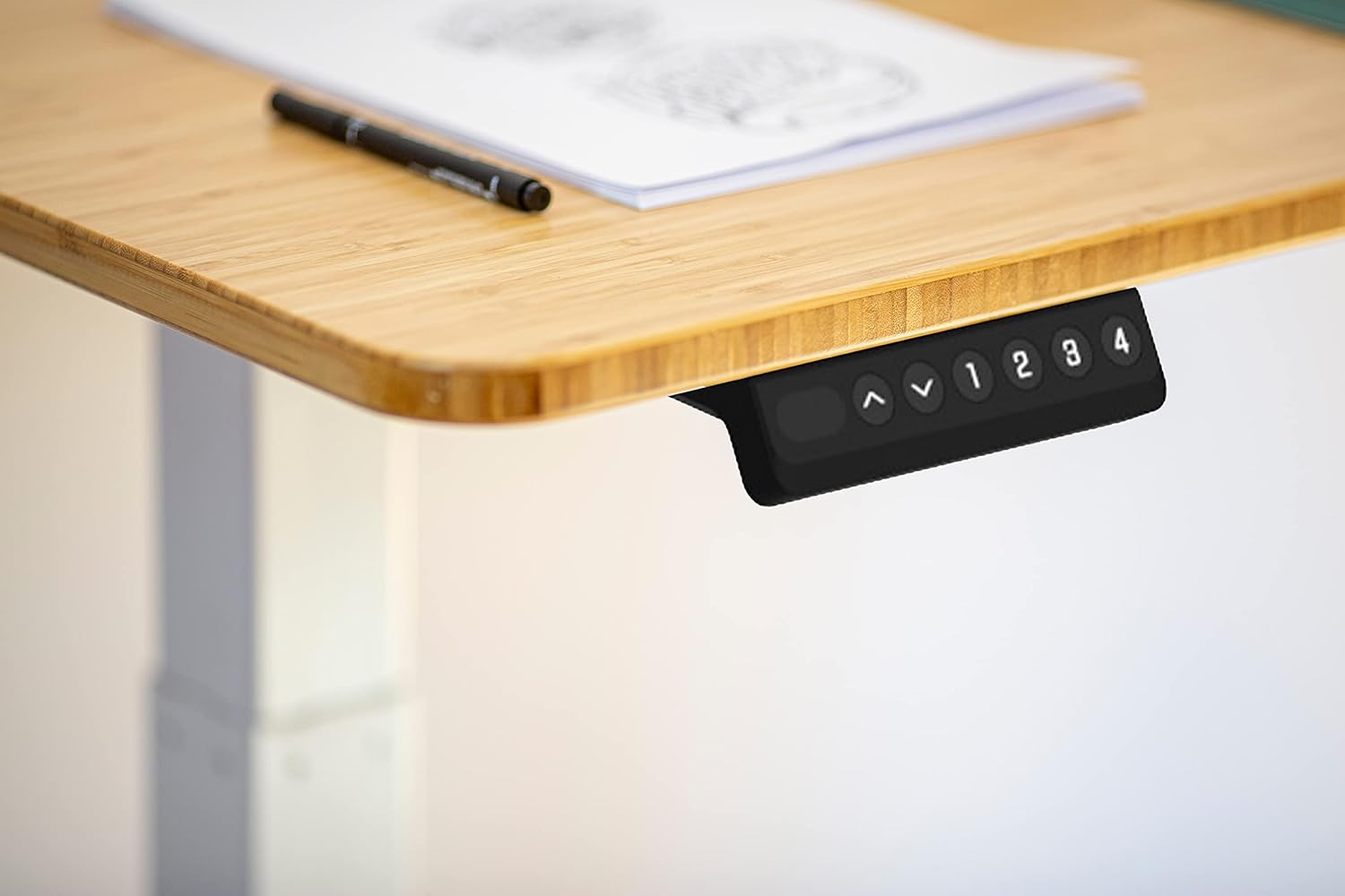 AGIL - elektrisch Höhenverstellbarer Schreibtisch - Schwarzes Singlemotor Gestell & Wallnussfarbene Tischplatte 120 x 60 cm - Memory Funktion - Ergonomischer Schreibtisch für Kinder und Erwachsene