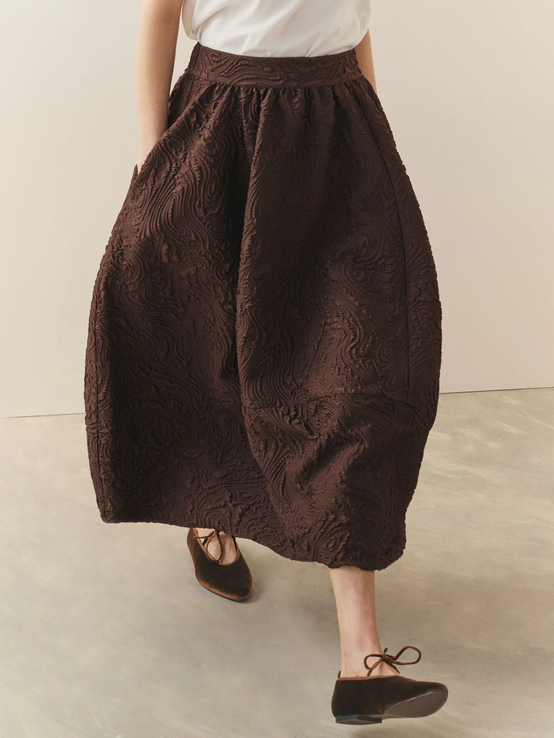 Chocoladebruin - Nothing Ordinary Volume Jaquard Midi Skirt