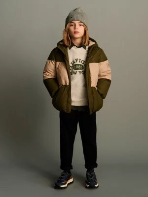 Jaqueta puffer essencial com blocos de cores e enchimento de plumas