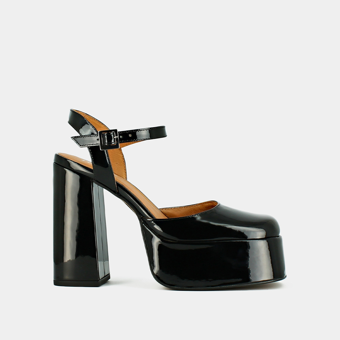 Babies à plateformes et brides  en vernis noir