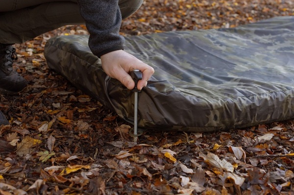 Tapis de décrochage plat camouflage sombre Korda Compac