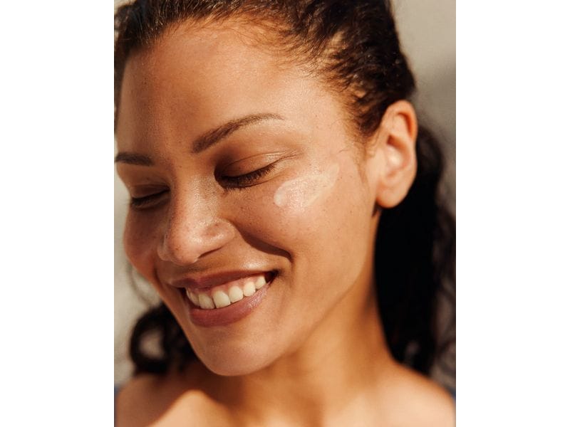 NIVEA SUN Sonnenspray Schutz und Bräune LSF 50 200 ml Sonnenspray aktiviert den natürlichen Bräunungsprozess und schützt mit hochwirksamen UVA/UVB-Schutzsystem