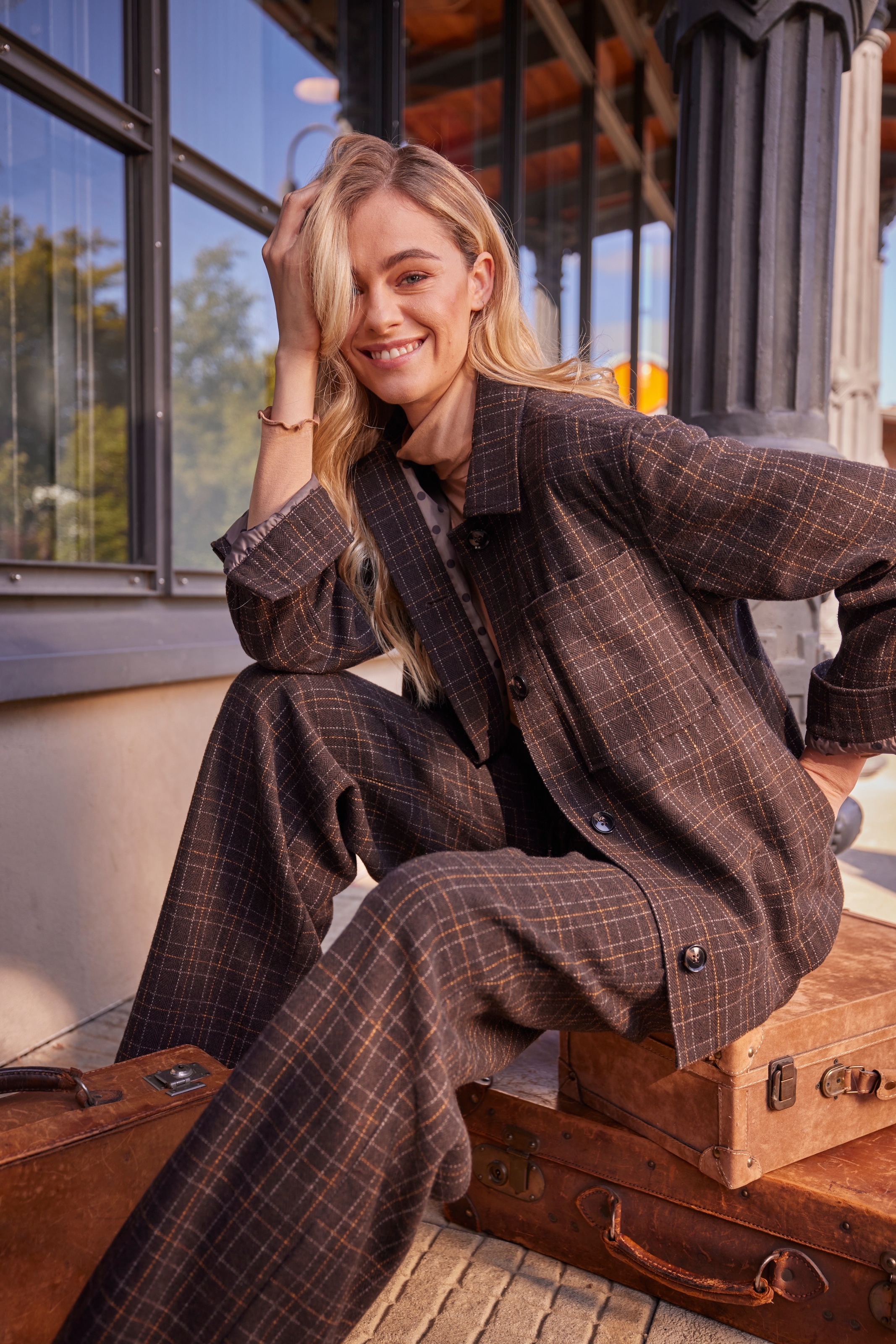 Aniston CASUAL Kurzjacke im Karo-Dessin mit getupften Futter - NEUE KOLLEKTION