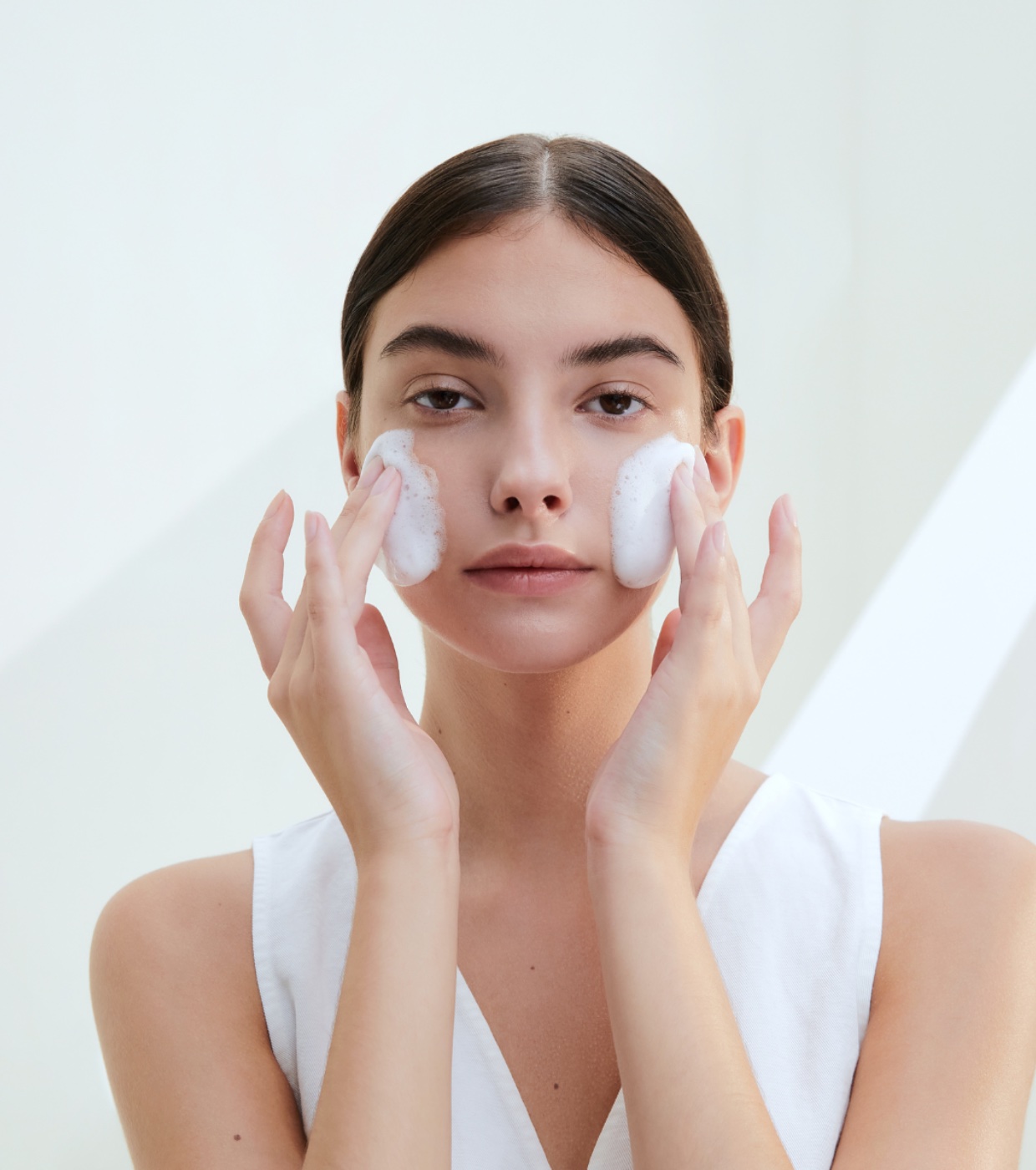 SKIN1004 - *Tone Brightening* - Espuma de limpeza com Centella Asiatica de Madagascar