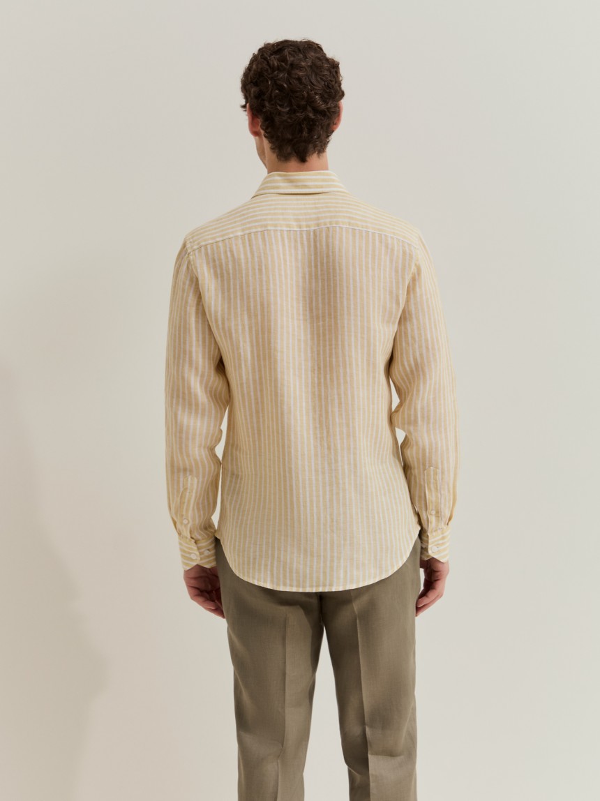 Camisa slim fit em linho às riscas