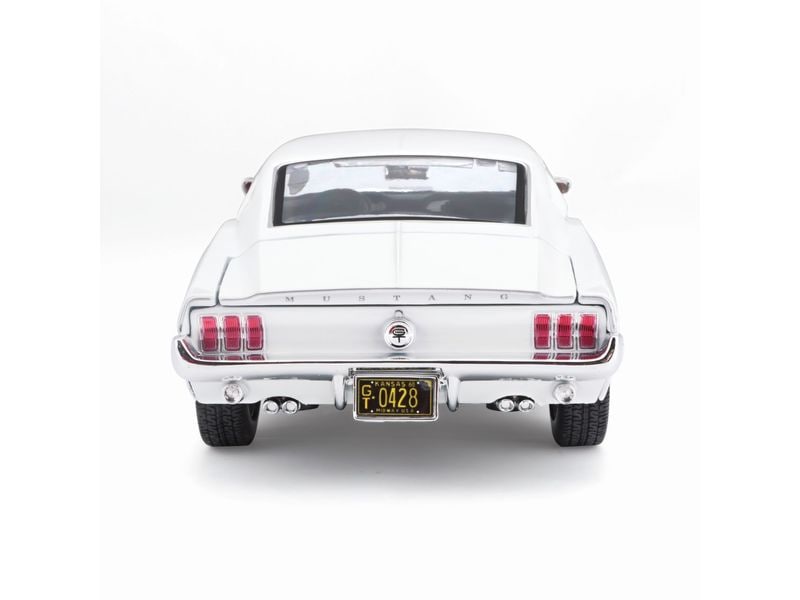 Maisto Ford Mustang GT Cobra 1968 1:18, Weiss Sammlermodell im Massstab 1:18