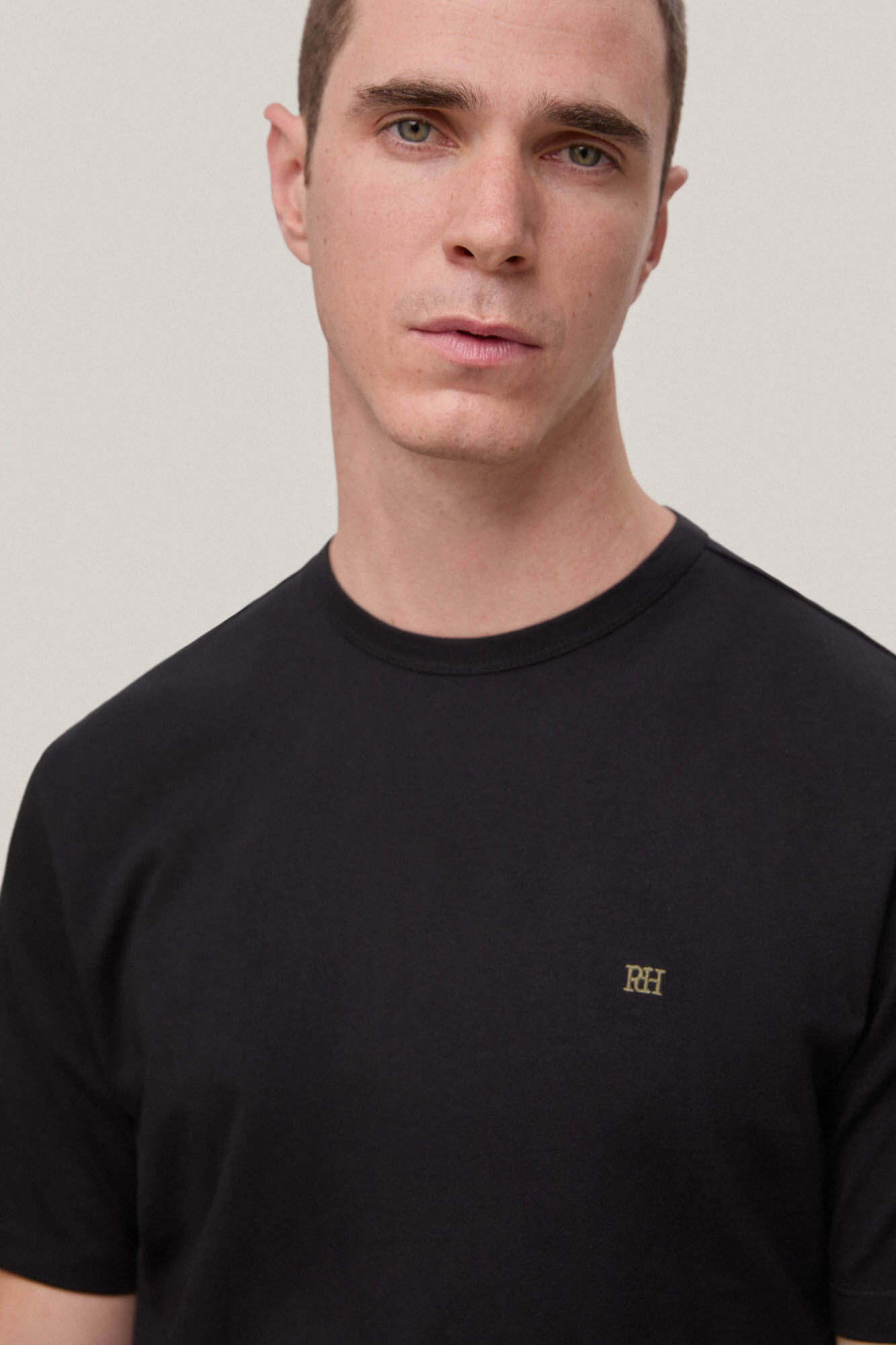 Camiseta básica - Preta